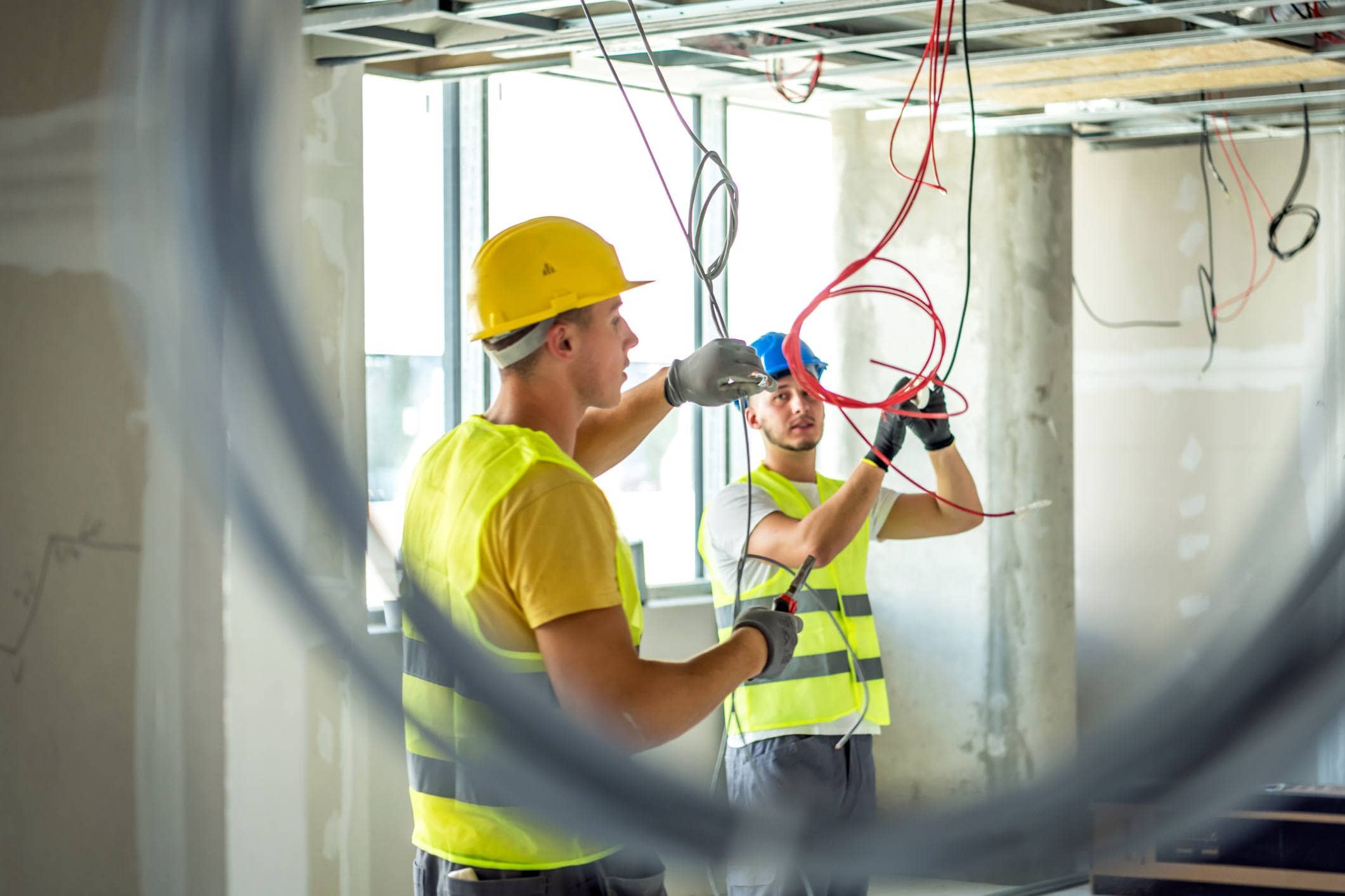 eletricista tecnico fazendo instação elétrica residencial e comercial da GDTecnica